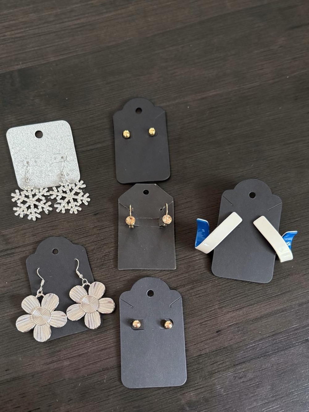 SIX PAIR BUNDLE OF EARRINGS!
